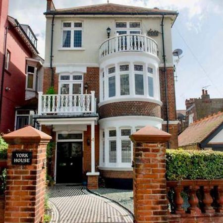 3 Bedroom Spacious Seaside Apartment With Estuary Views サウスエンド・オン・シー エクステリア 写真