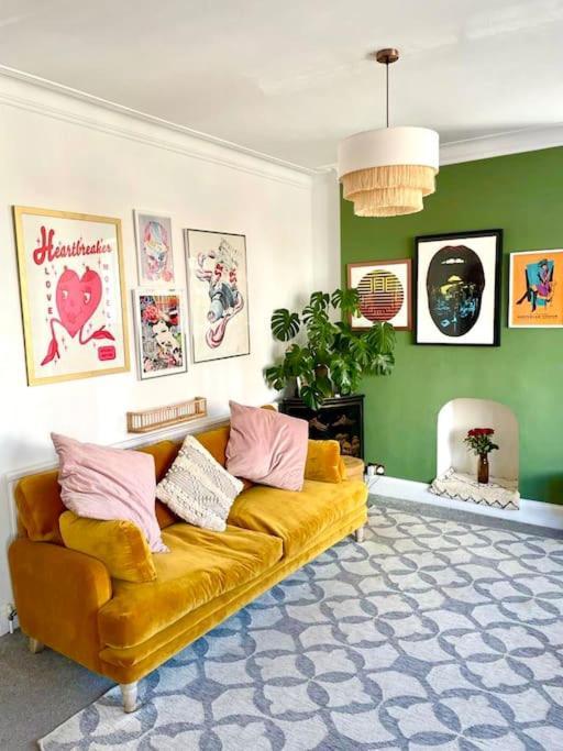 3 Bedroom Spacious Seaside Apartment With Estuary Views サウスエンド・オン・シー エクステリア 写真