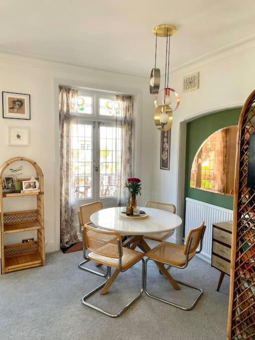 3 Bedroom Spacious Seaside Apartment With Estuary Views サウスエンド・オン・シー エクステリア 写真