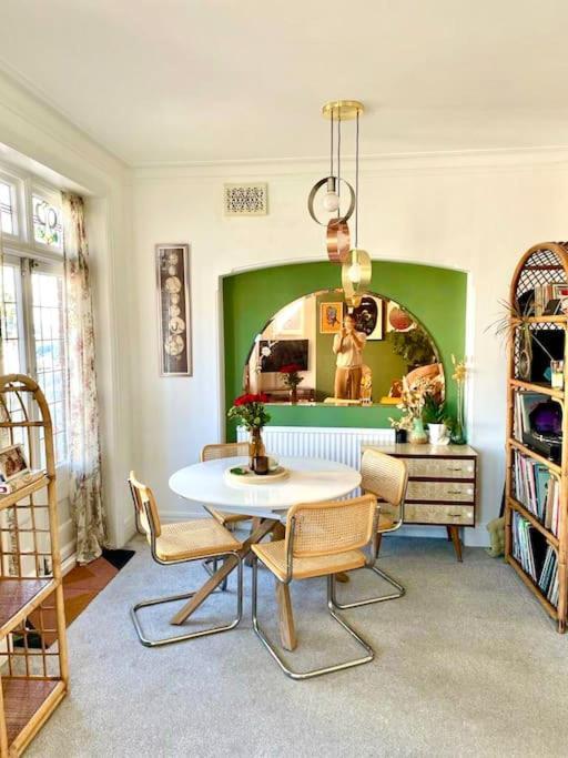 3 Bedroom Spacious Seaside Apartment With Estuary Views サウスエンド・オン・シー エクステリア 写真