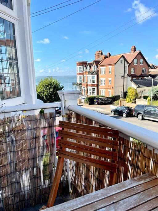 3 Bedroom Spacious Seaside Apartment With Estuary Views サウスエンド・オン・シー エクステリア 写真
