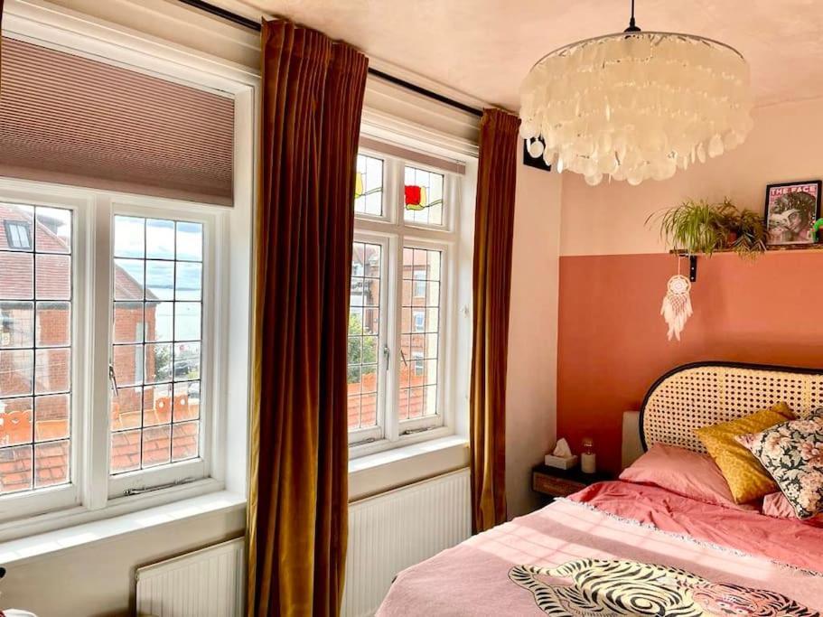 3 Bedroom Spacious Seaside Apartment With Estuary Views サウスエンド・オン・シー エクステリア 写真